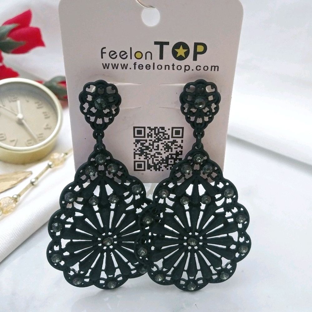 NWT Elegant Rhinestone Earrings